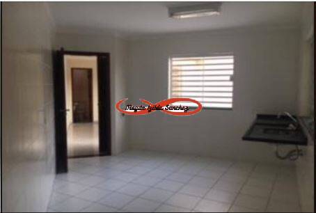 Casa à venda com 3 quartos, 100m² - Foto 4