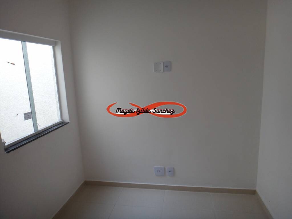 Casa à venda com 3 quartos, 100m² - Foto 4