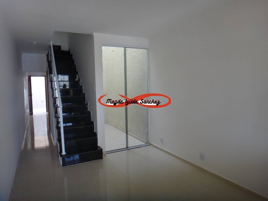 Casa à venda com 3 quartos, 100m² - Foto 2