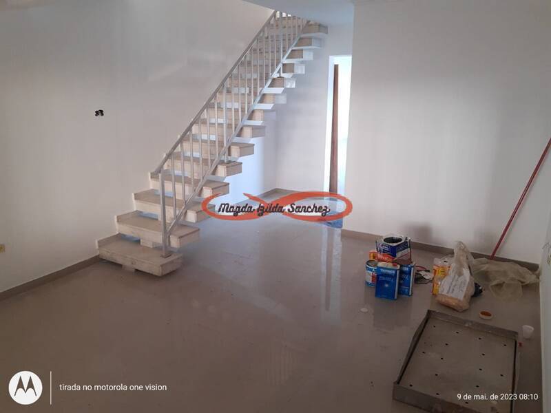 Casa à venda com 2 quartos, 140m² - Foto 2