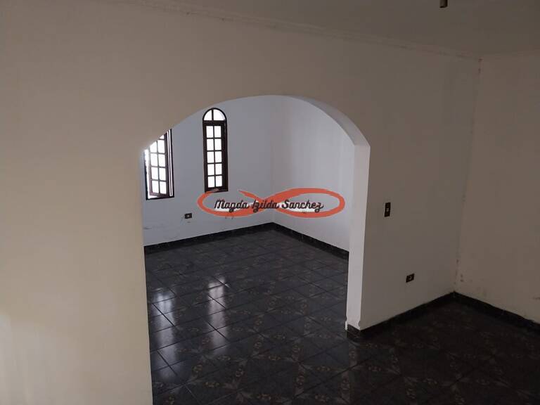 Casa à venda com 3 quartos, 213m² - Foto 1