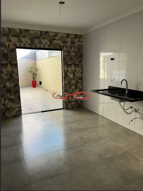 Casa à venda com 3 quartos, 100m² - Foto 5