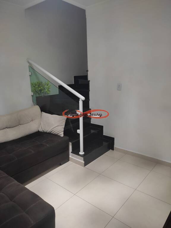 Casa à venda com 2 quartos, 64m² - Foto 1