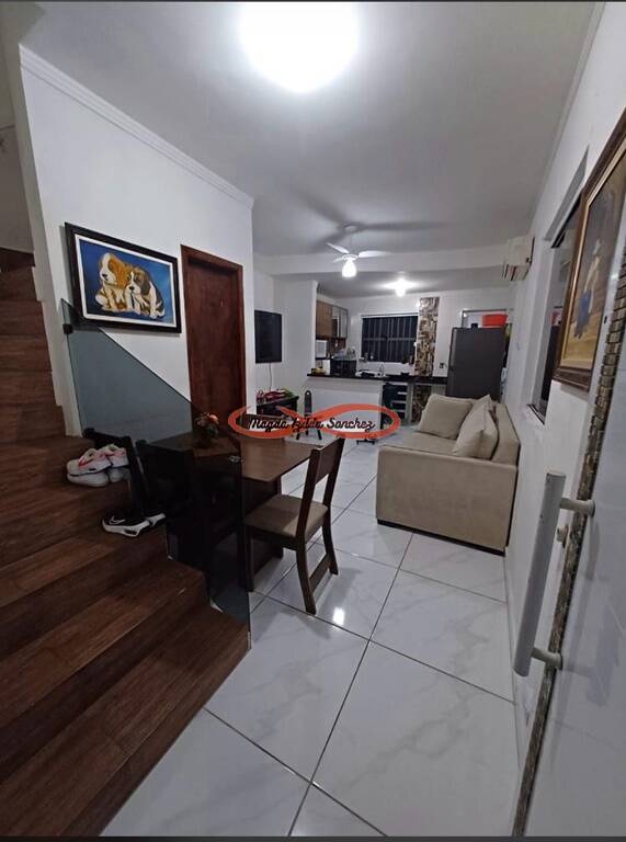 Casa à venda com 2 quartos, 65m² - Foto 3